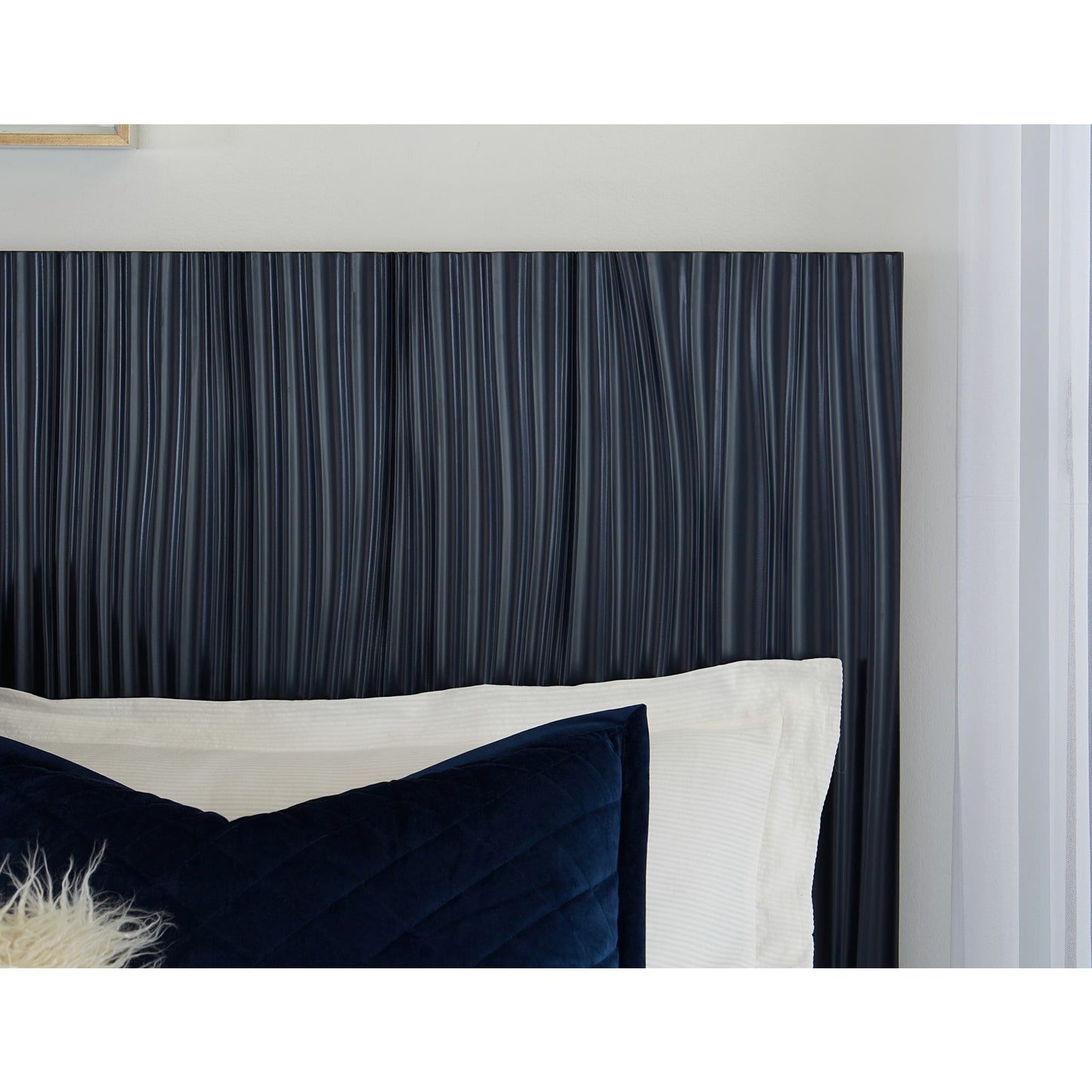 Modus Argento Wave-Patterned Bed in Navy Blue and Burnished Brass