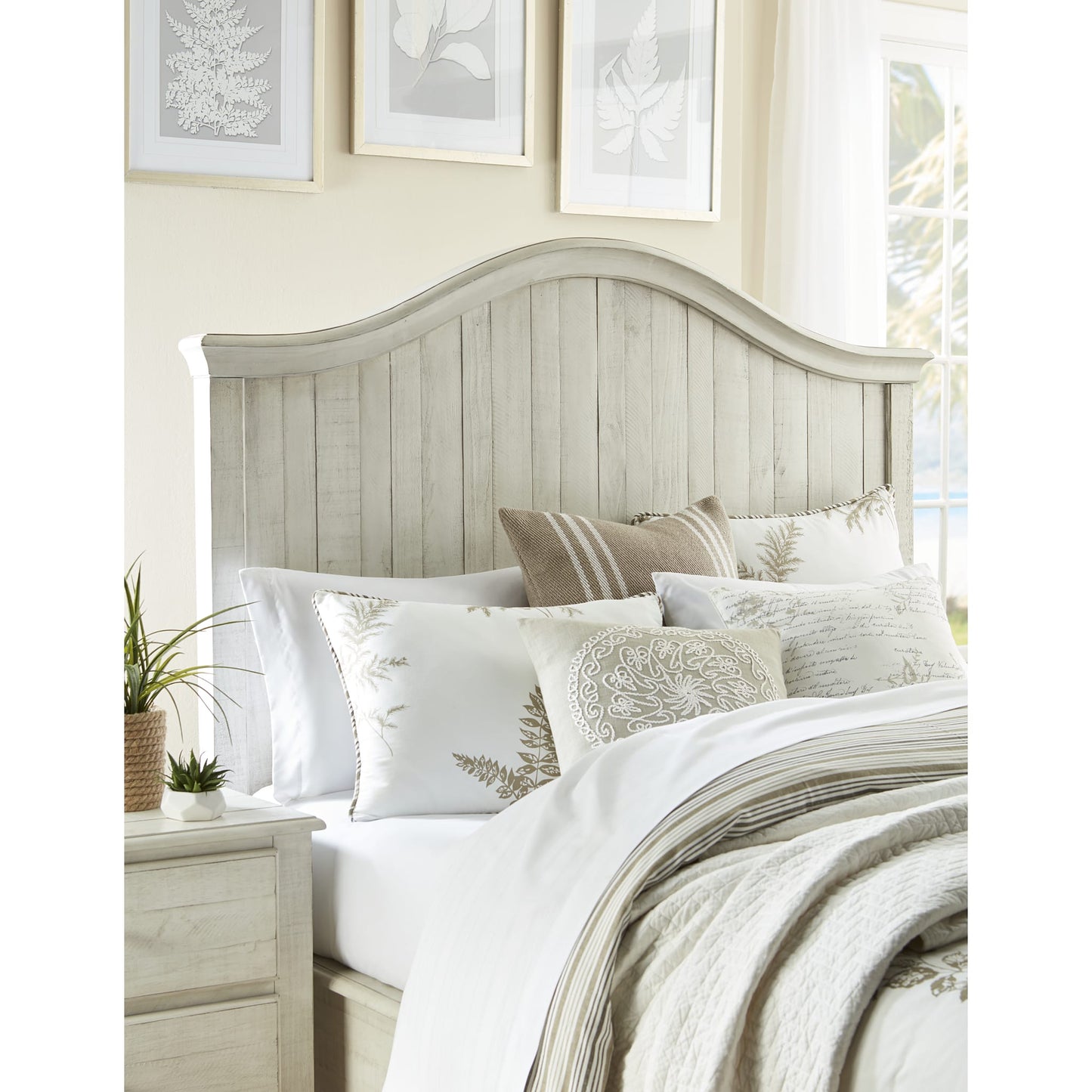 Modus Ella Solid Wood Crown Bed in White Wash