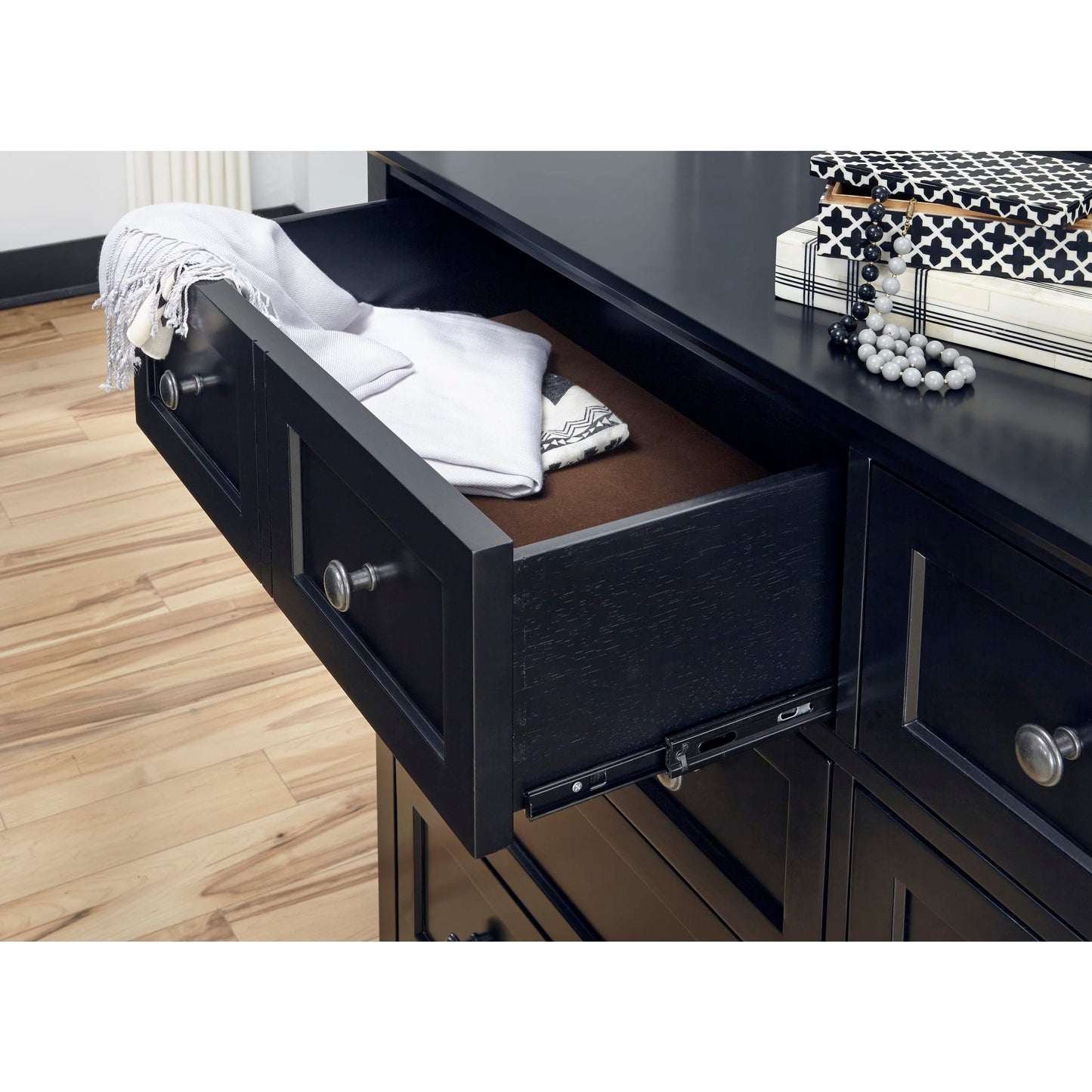 Modus Paragon Eight Drawer Dresser in Black