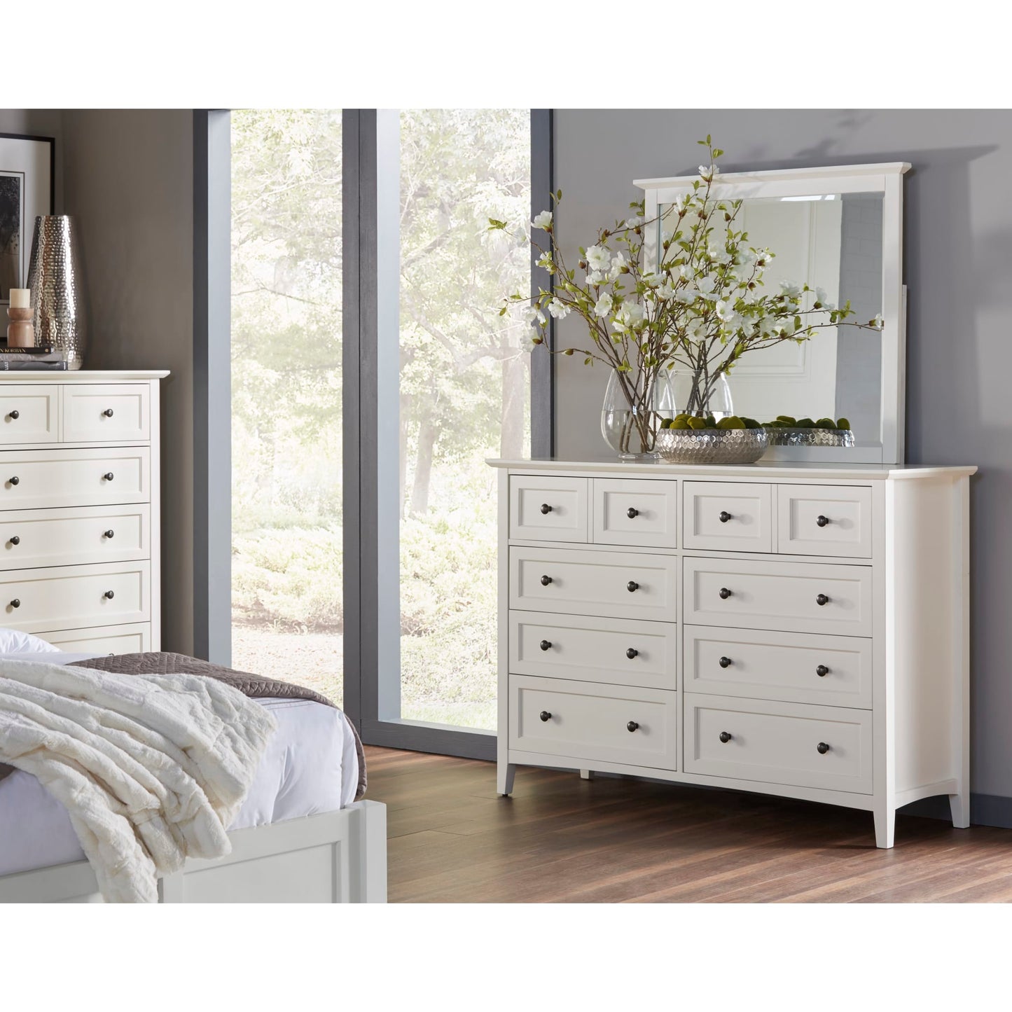 Modus Paragon Eight Drawer Dresser in White