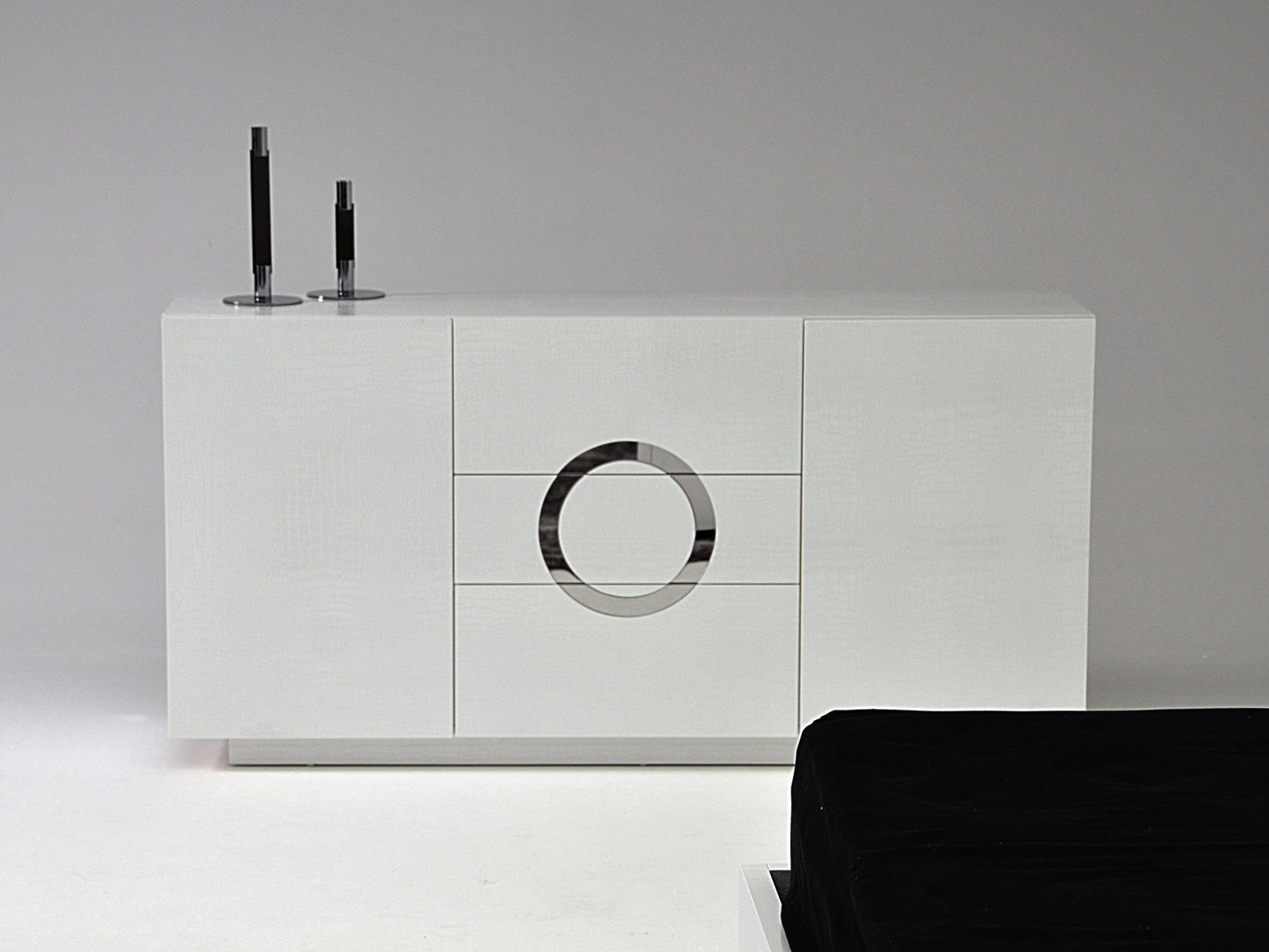 Ovidius Modern White Crocodile Lacquer Bed