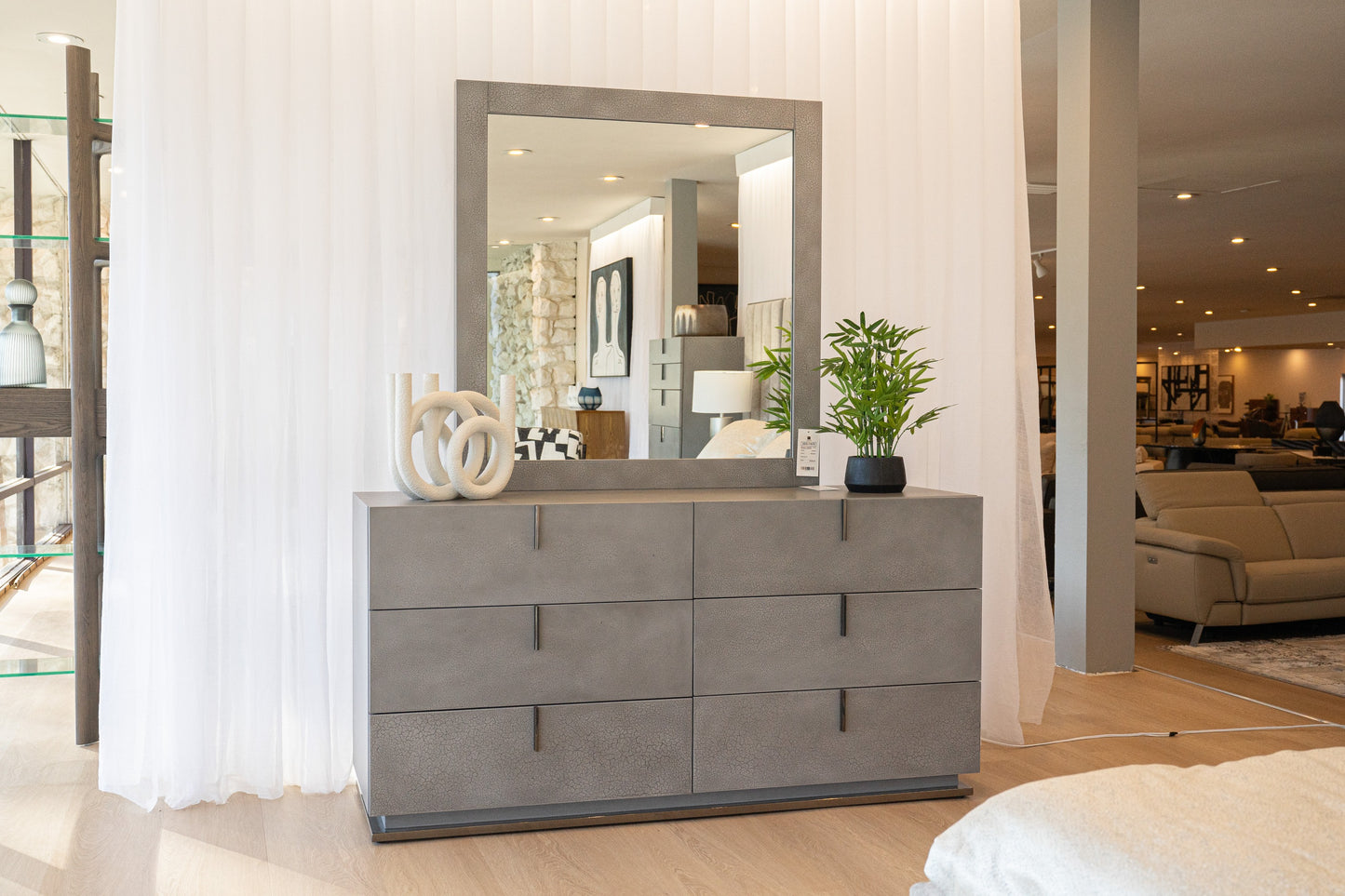 Modrest Buckley Modern Grey Crackle Dresser