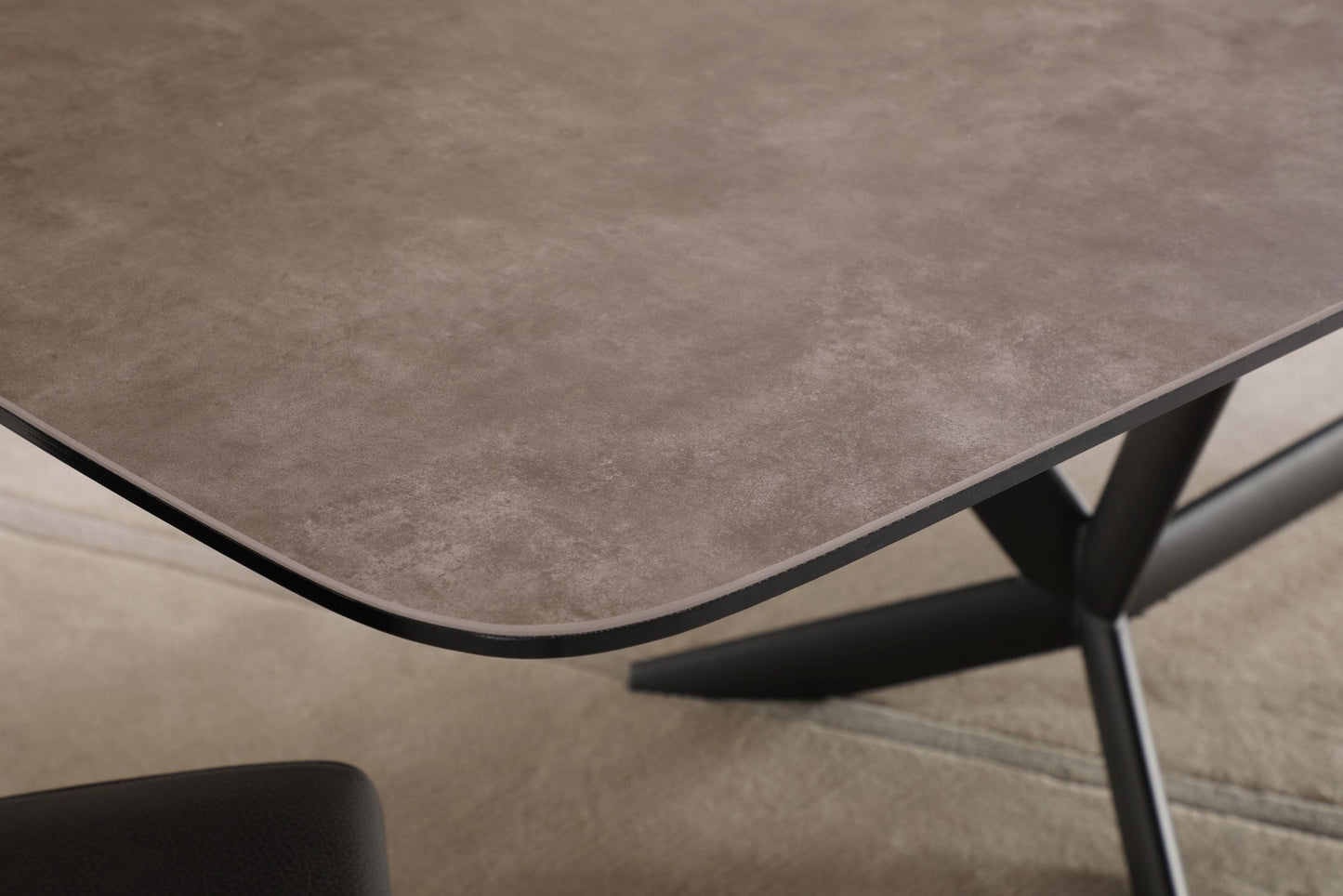 Modrest Herzog Modern Grey Ceramic Dining Table