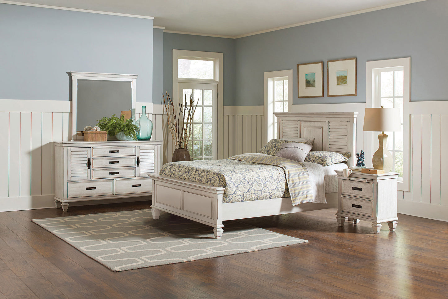 Franco 4-piece Eastern King Bedroom Set Distressed White