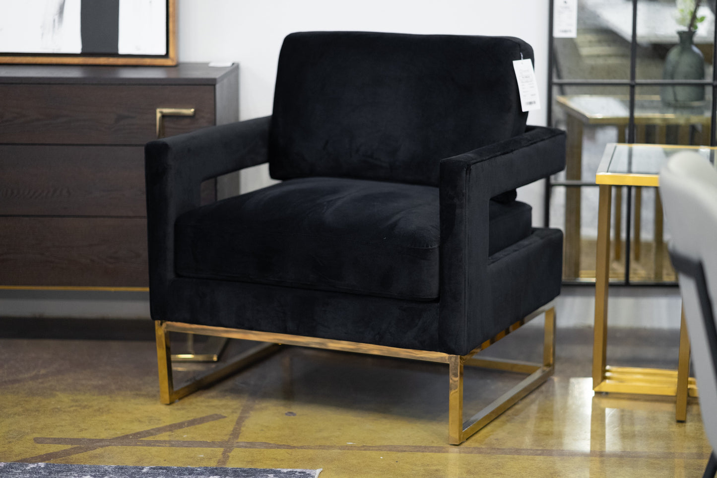 Modrest Edna Modern Black Velvet and Gold Accent Chair
