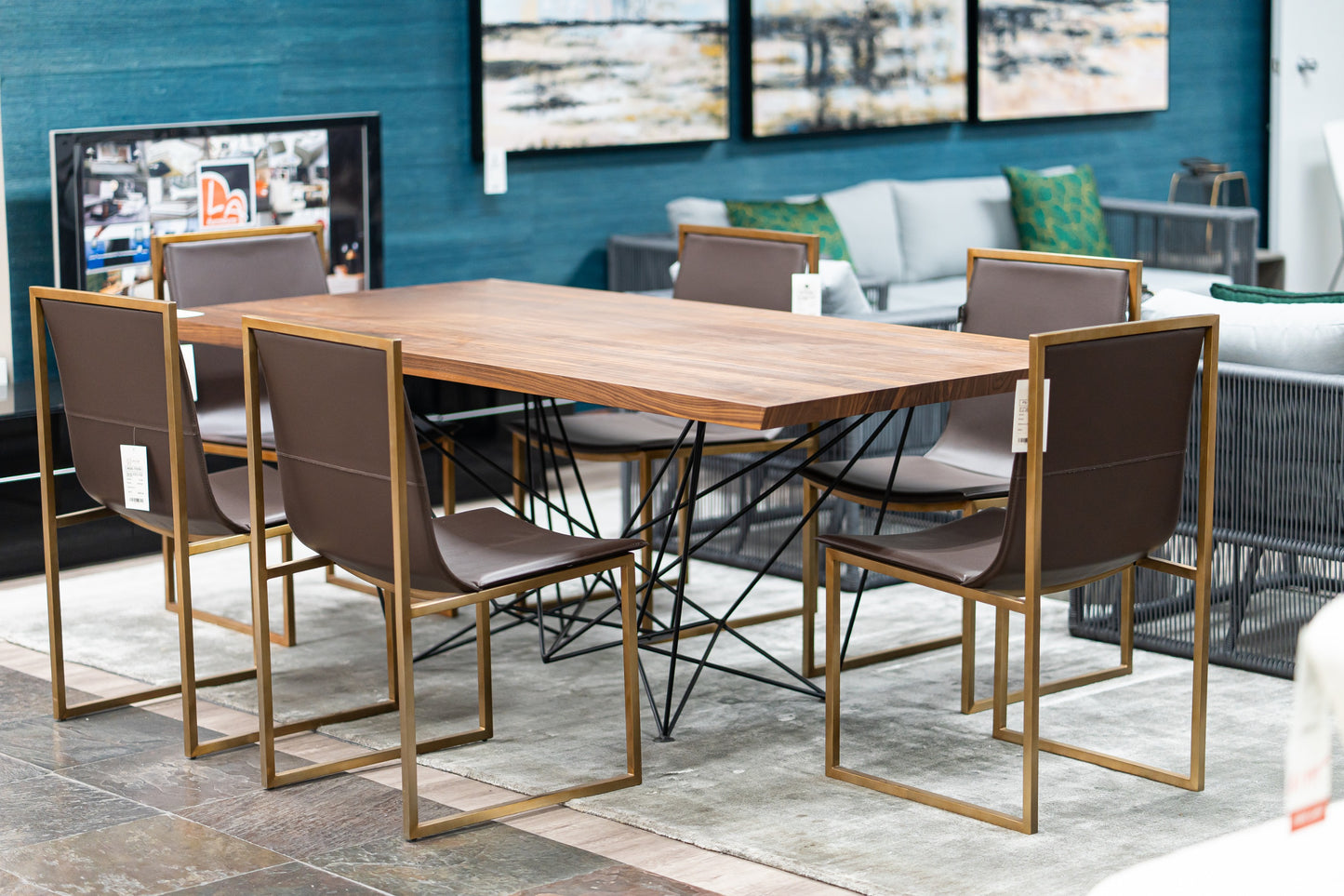 Modrest Naomi Modern Walnut Dining Table